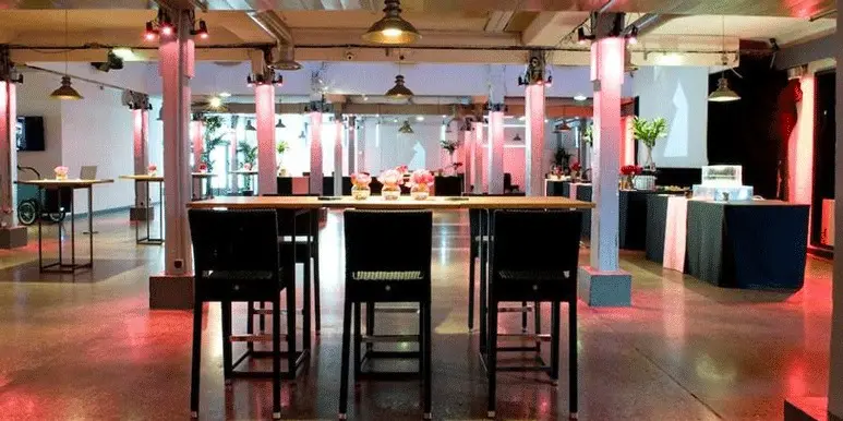 L'Usine, Aux portes de Paris