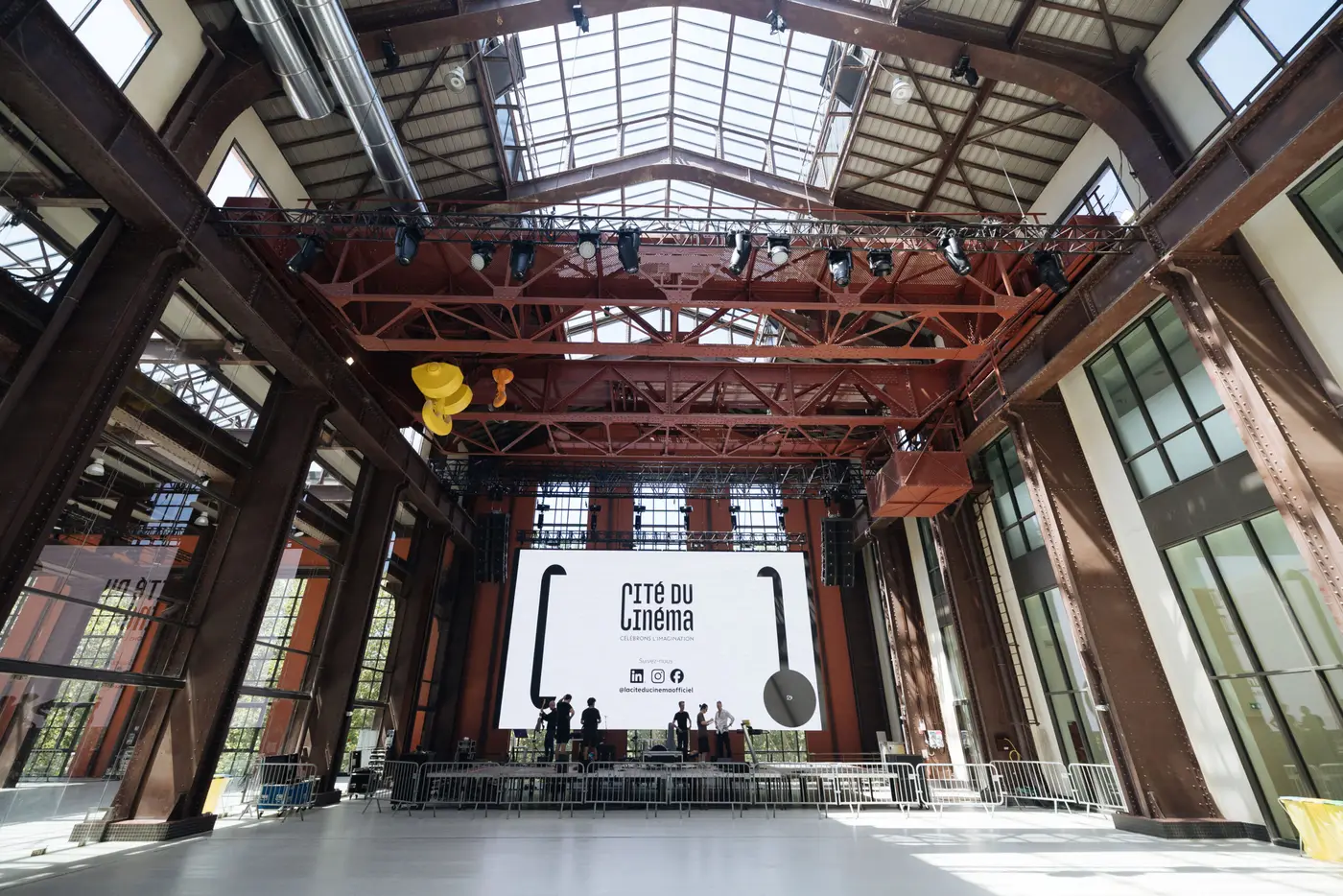 La Cité du Cinéma, Aux portes de Paris