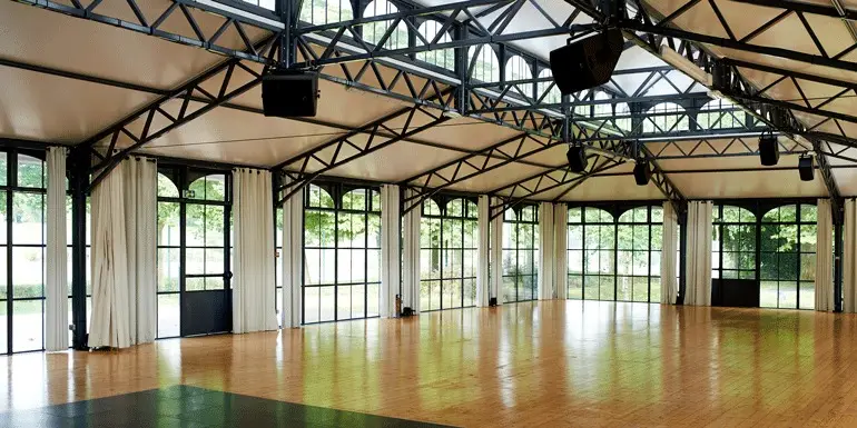 Le Relais de la Malmaison, Aux portes de Paris